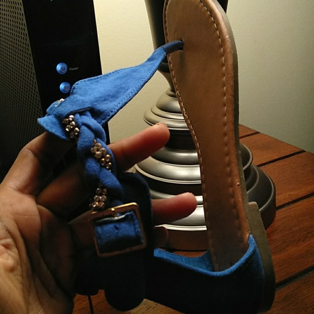 Sandals - Picture 2 of 4